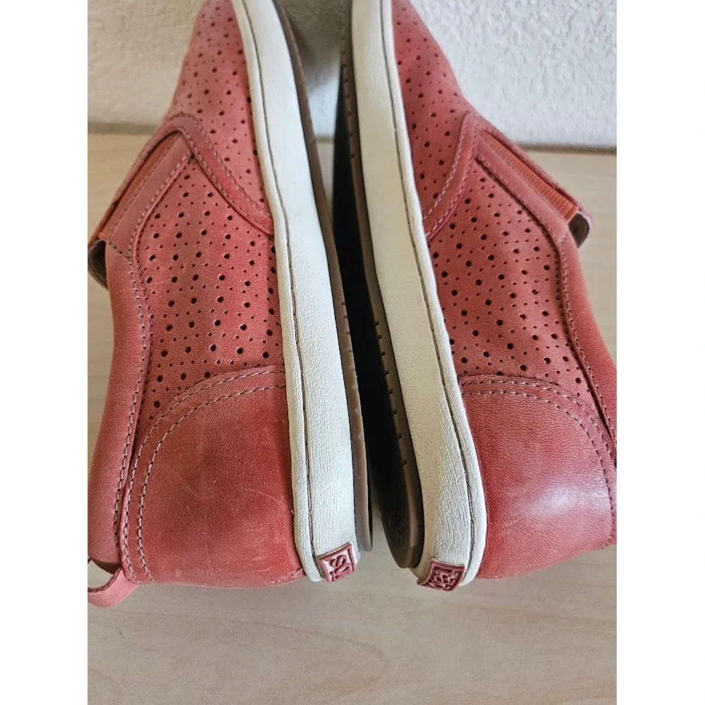 Taos Womens Court Slip On Shoes Red Leather Perforated Sneakers Size 9